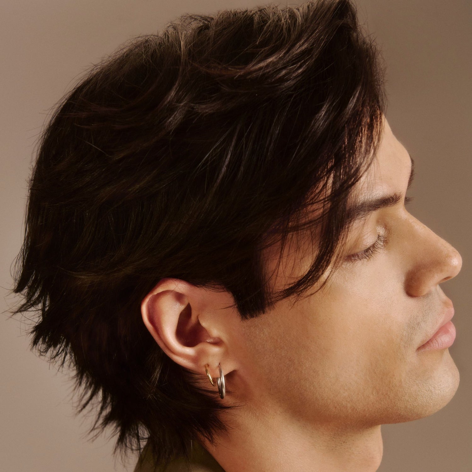 Model image of Oribe Dry Texturizing Spray variant: 2.2 oz