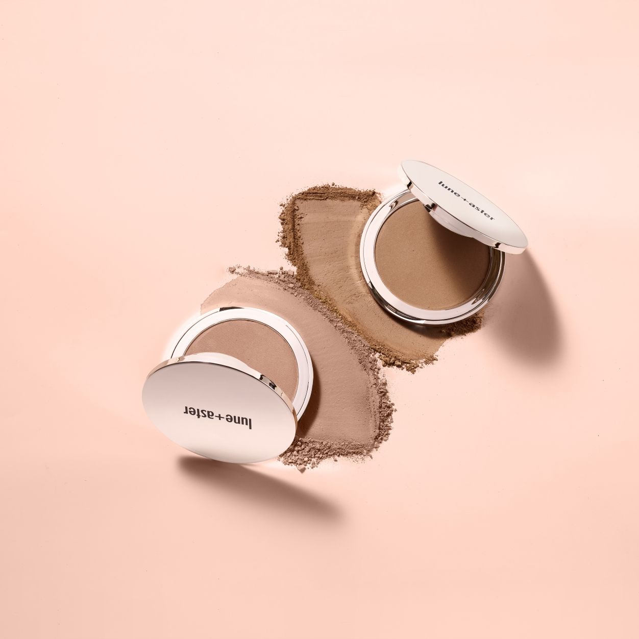 Lifestyle image of Lune+Aster Soft Silk Bronzer variant: Caramel