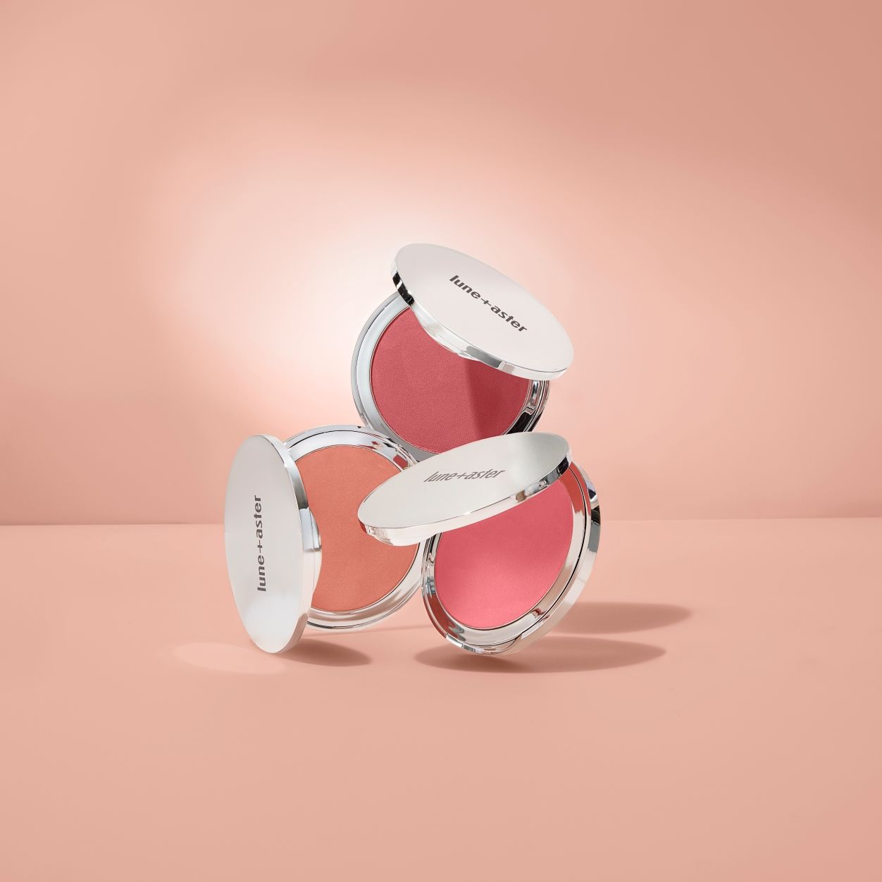 Lifestyle image of Lune+Aster Soft Silk Blush variant: Rose