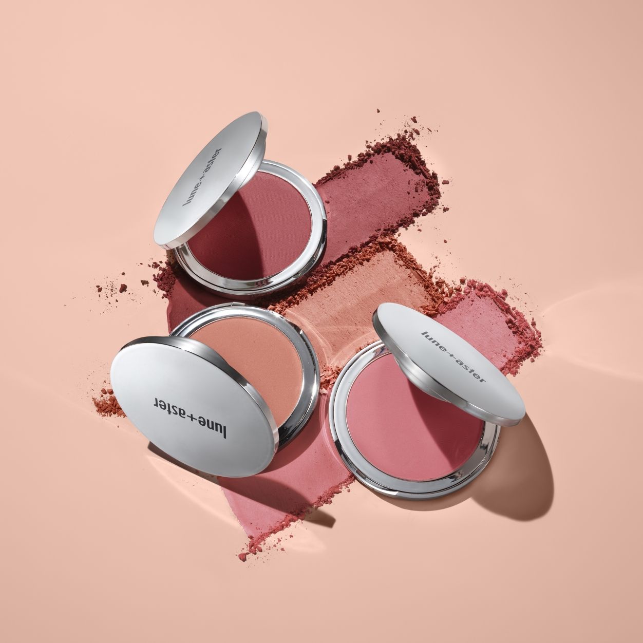 Lifestyle image of Lune+Aster Soft Silk Blush variant: Rose