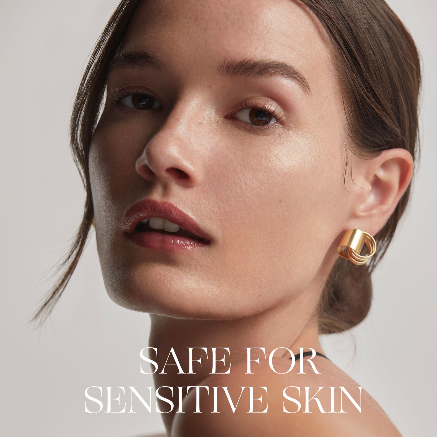 Lifestyle image of Retrouvé Dynamic Nourishing Face Cream variant: 0.5 oz