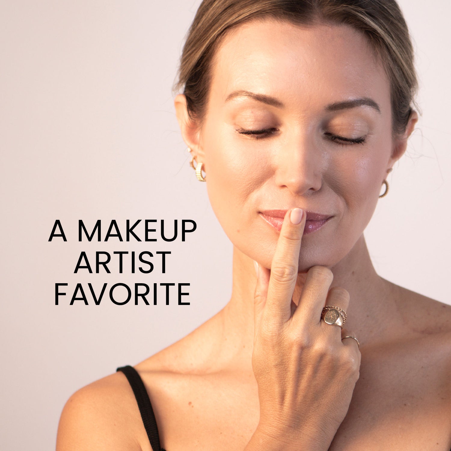 Lifestyle image of Retrouvé Dynamic Nourishing Face Cream variant: 0.5 oz