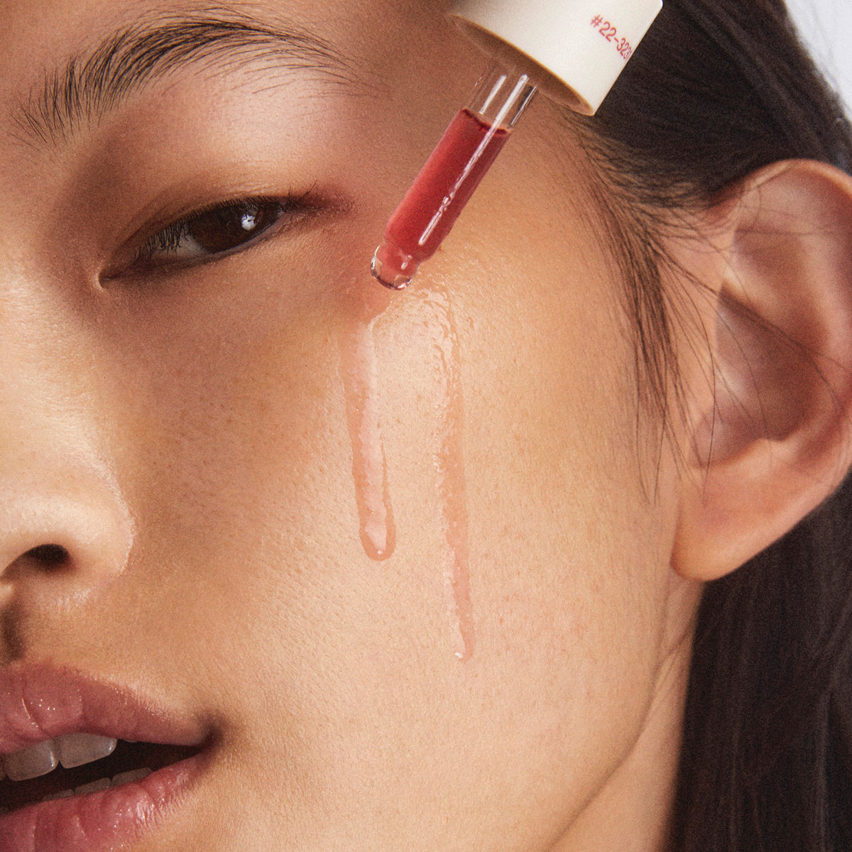 Model image of Dr. Diamond’s Metacine Instafacial Plasma Bioactive Growth Factor Serum variant: 1 fl oz