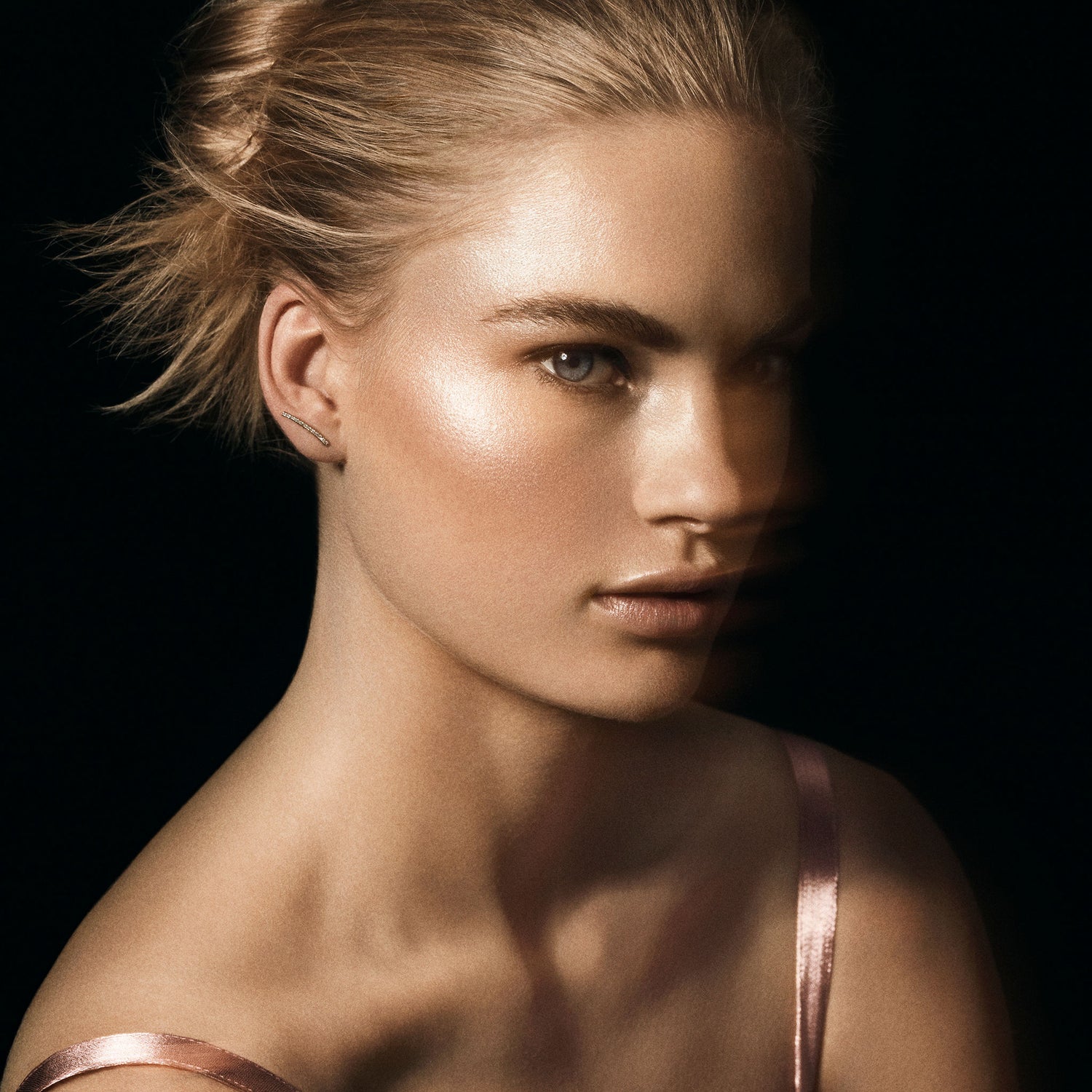 Model image of Hourglass Vanish Flash Highlighting Stick