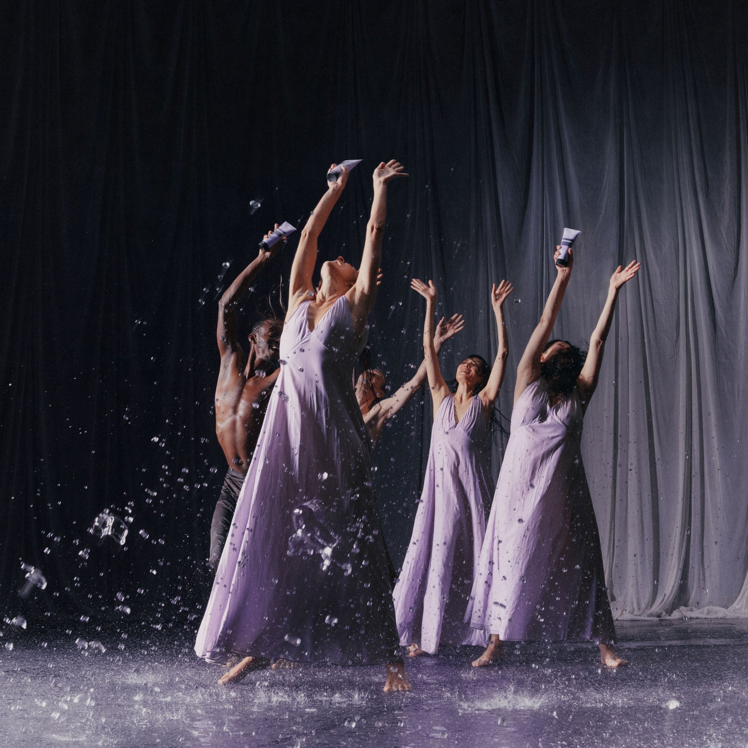 Model image of Aesop 16.9 fl oz variant: 16.9 fl oz