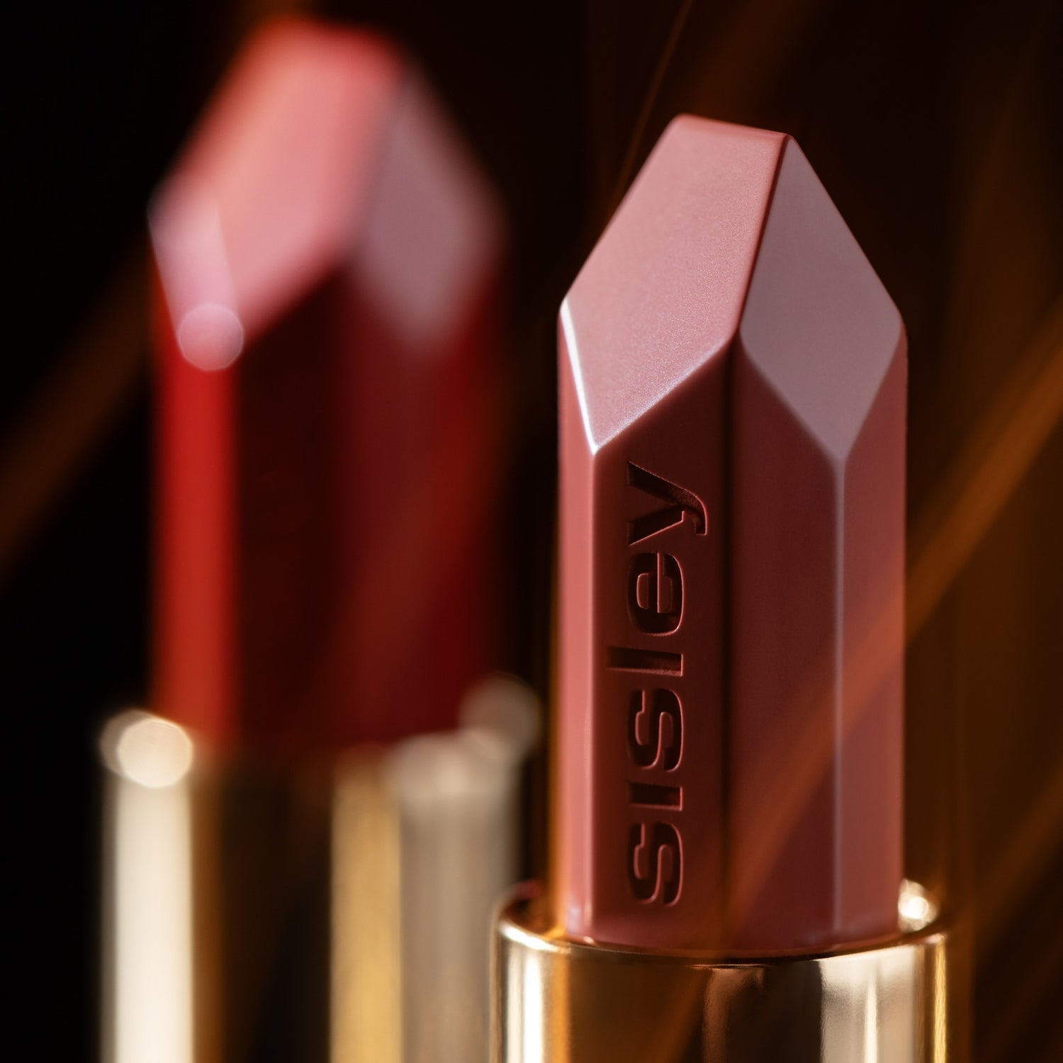 Sisley-Paris Le Phyto Rouge Color/Shade variant: 201 Rose Tokyo model image 3 . This product is in the color coral