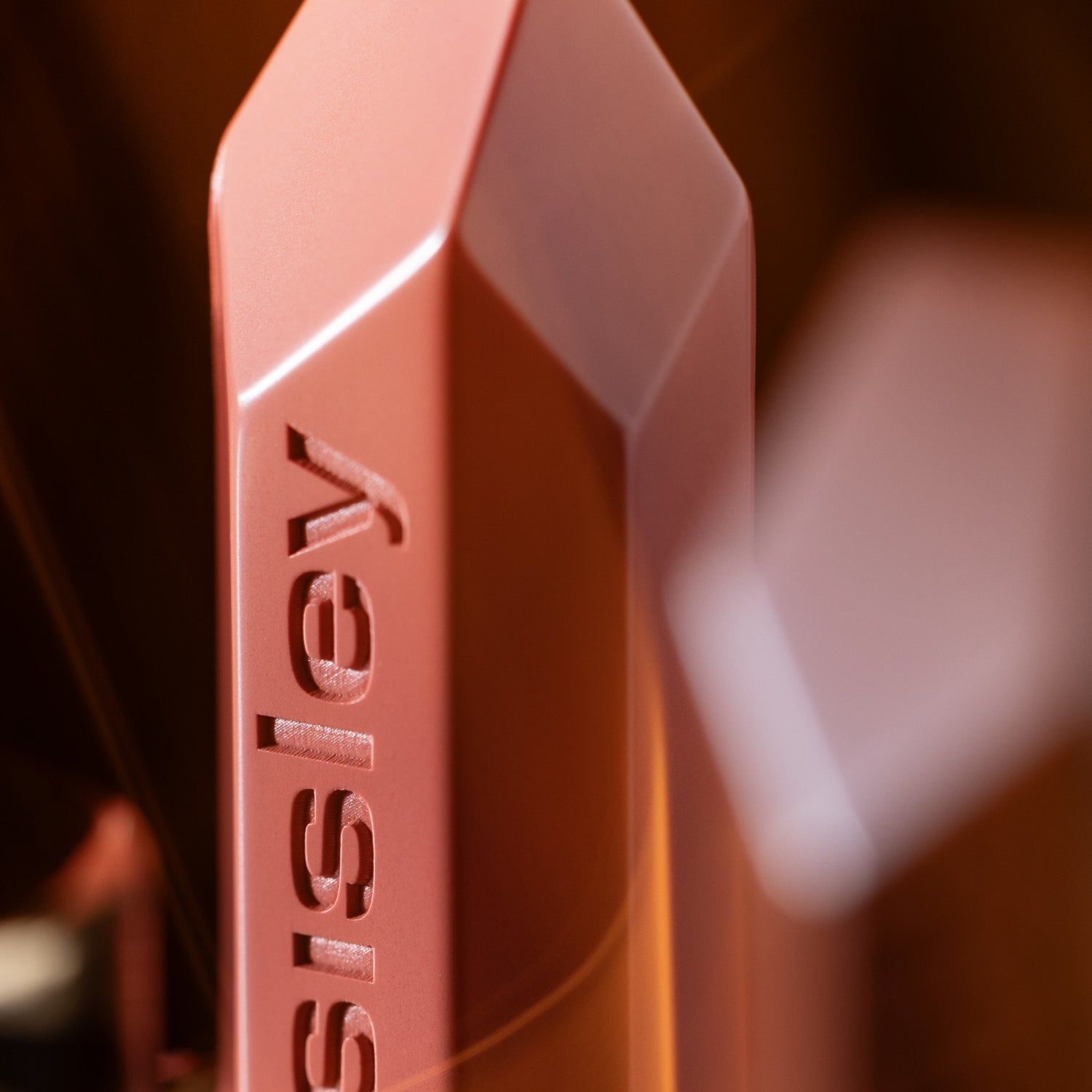 Sisley-Paris Le Phyto Rouge Color/Shade variant: 201 Rose Tokyo model image 4 . This product is in the color coral