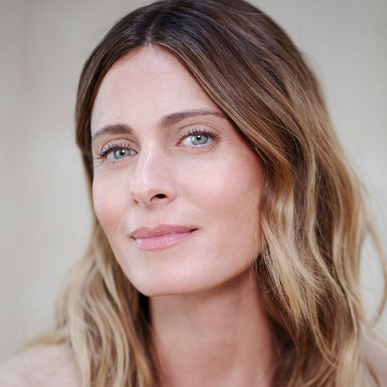 Model image of Sisley Paris Sisleÿa Le Teint Foundation variant: 000N Snow