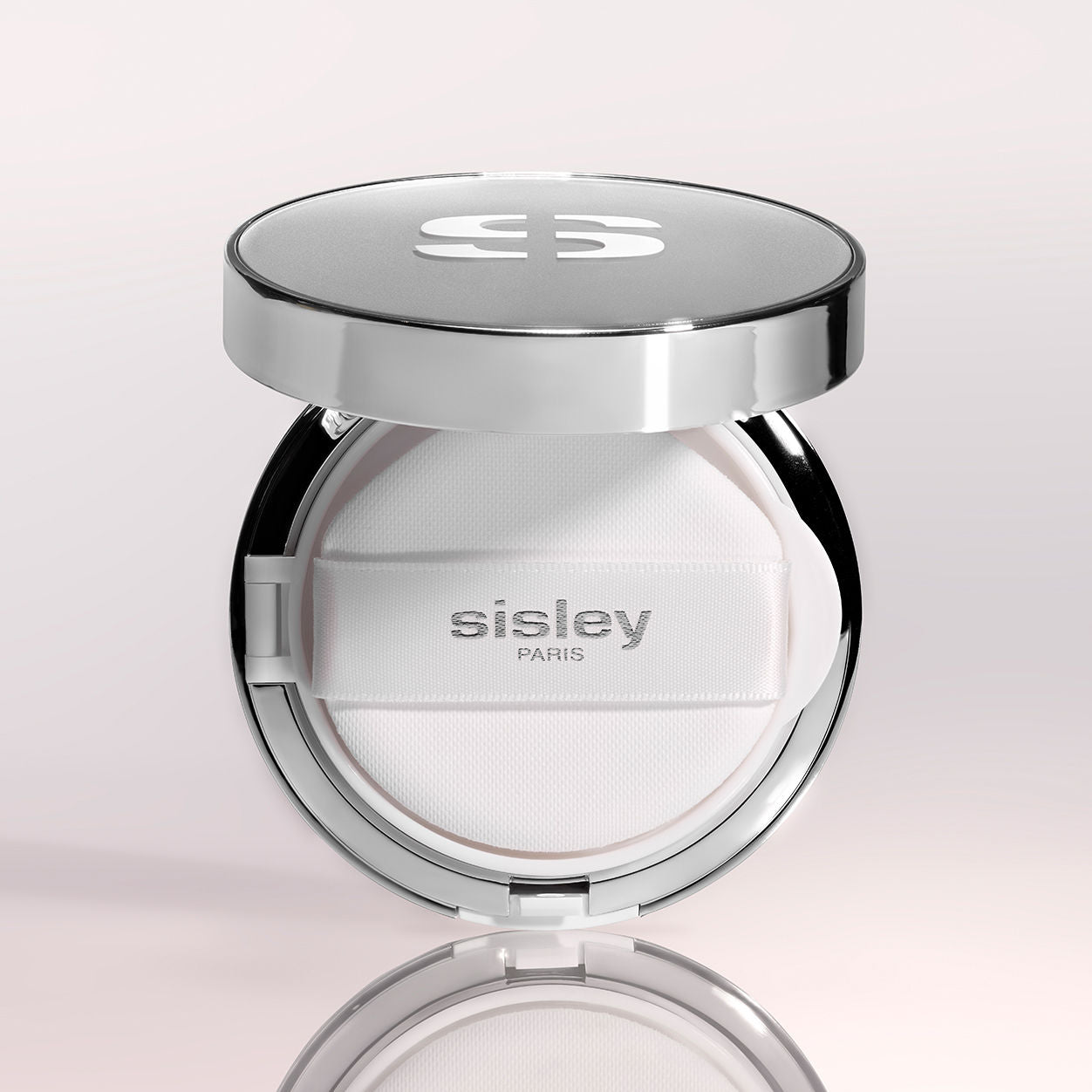 Image of an open Sisley-Paris Phyto-Blanc Le Cushion Foundation variant: 00C Swan
