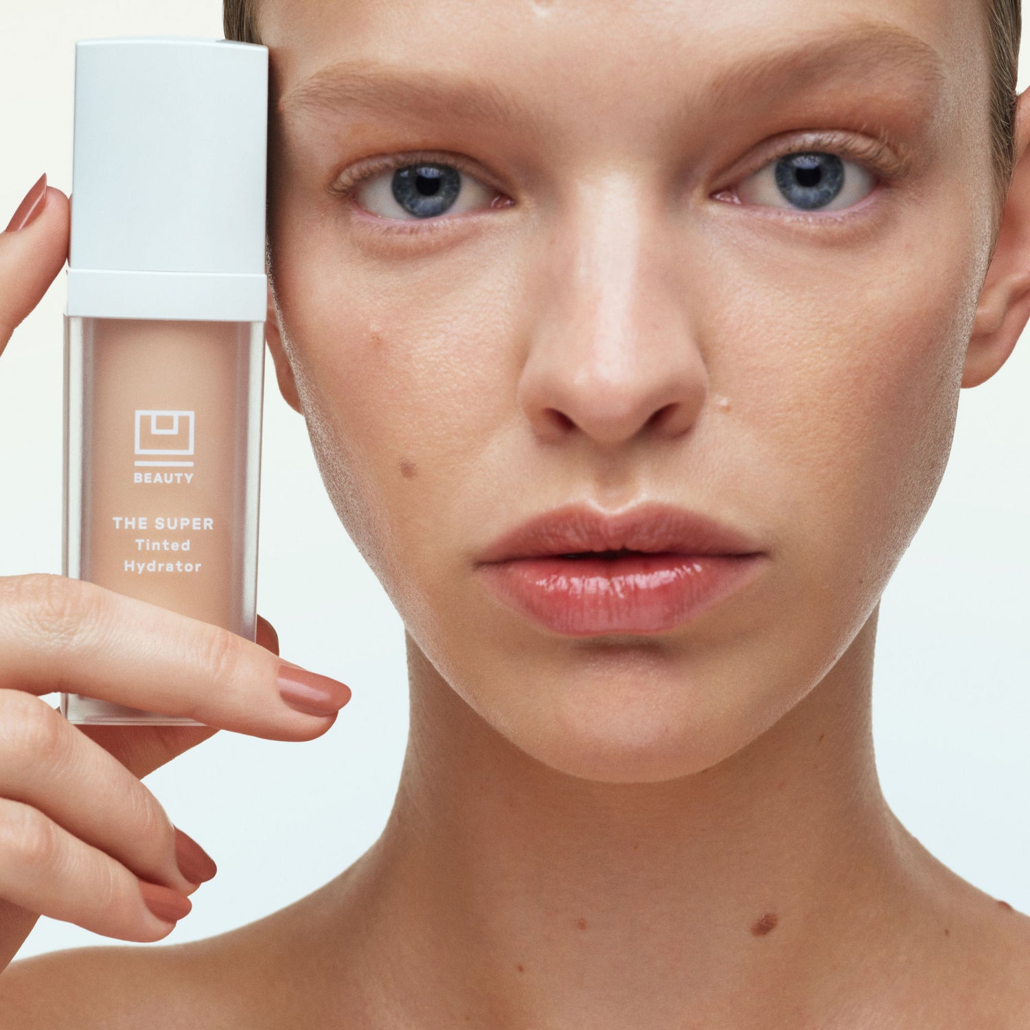 Model image of U Beauty Super Tinted Hydrator variant: 01