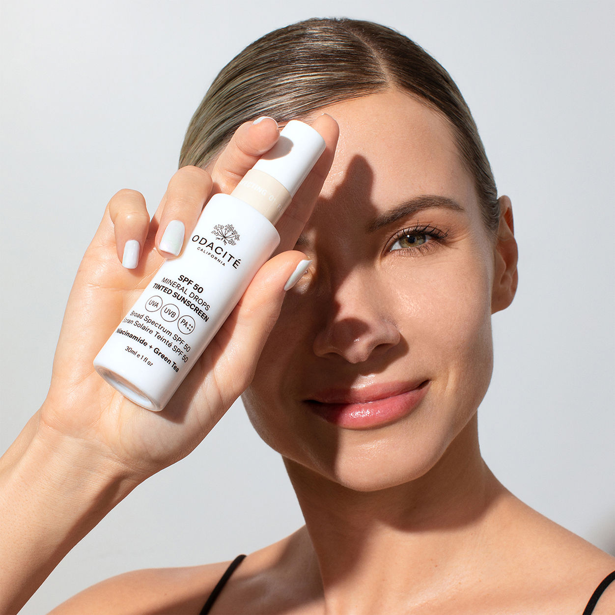 Model image of Odacité Flex-Perfecting Mineral Drops Tinted Sunscreen SPF 50 variant: 01 Fair