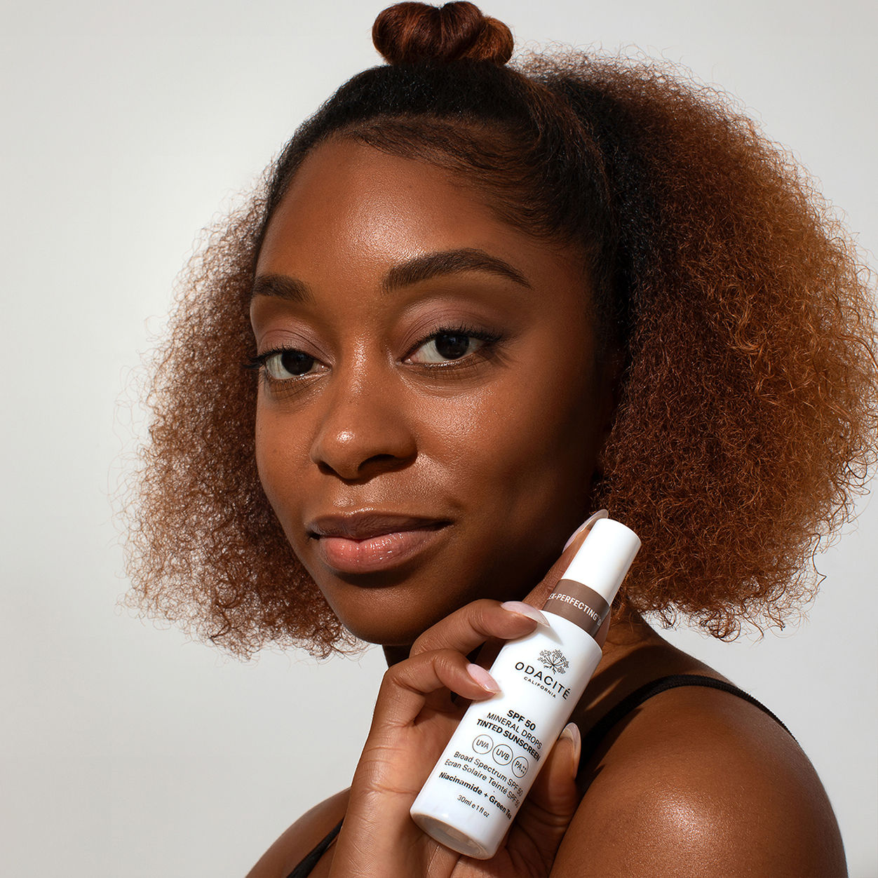 Model image of Odacité Flex-Perfecting Mineral Drops Tinted Sunscreen SPF 50 variant: 04 Medium-Deep