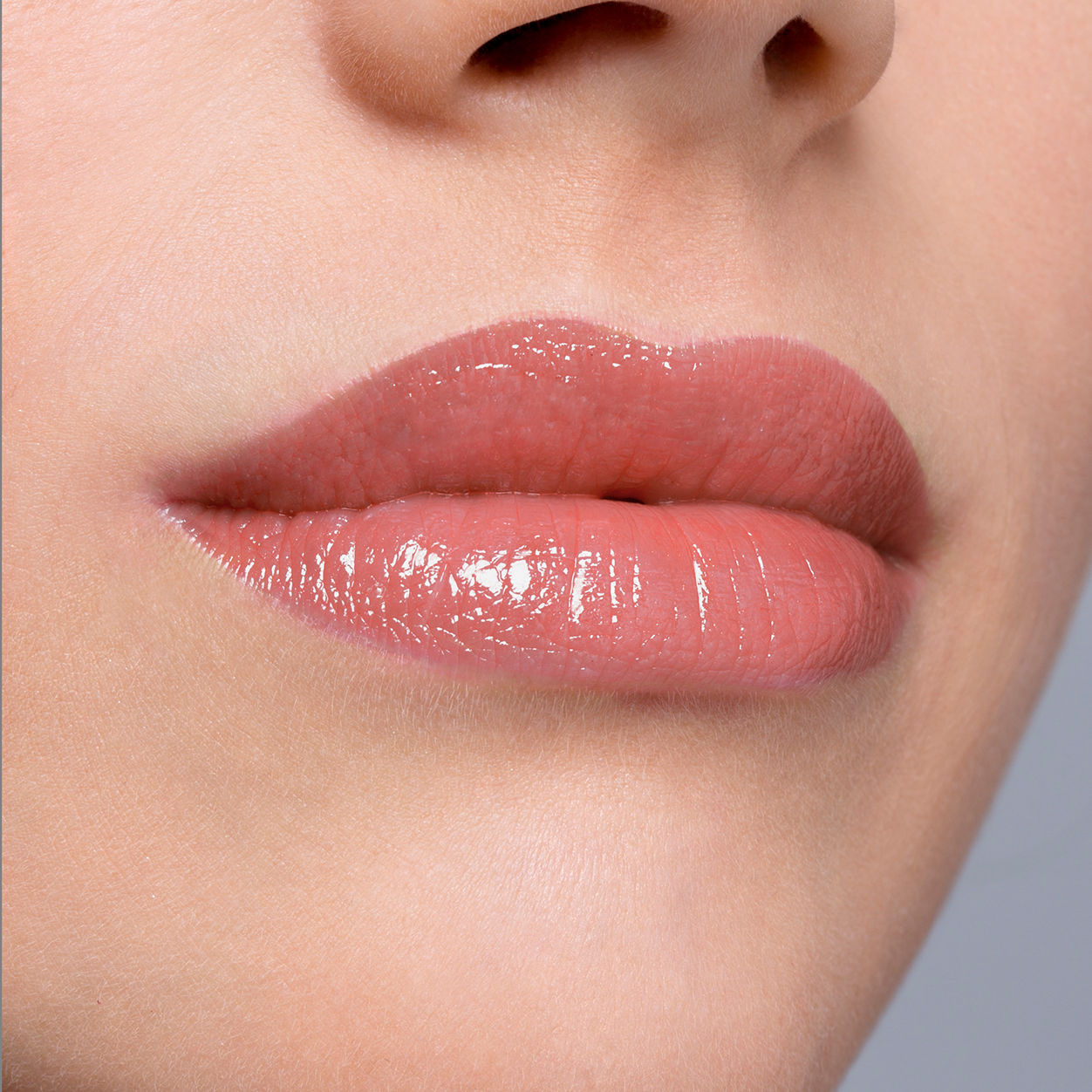 Model image of Sisley Paris Phyto-Lip Twist variant: 11 Litchi