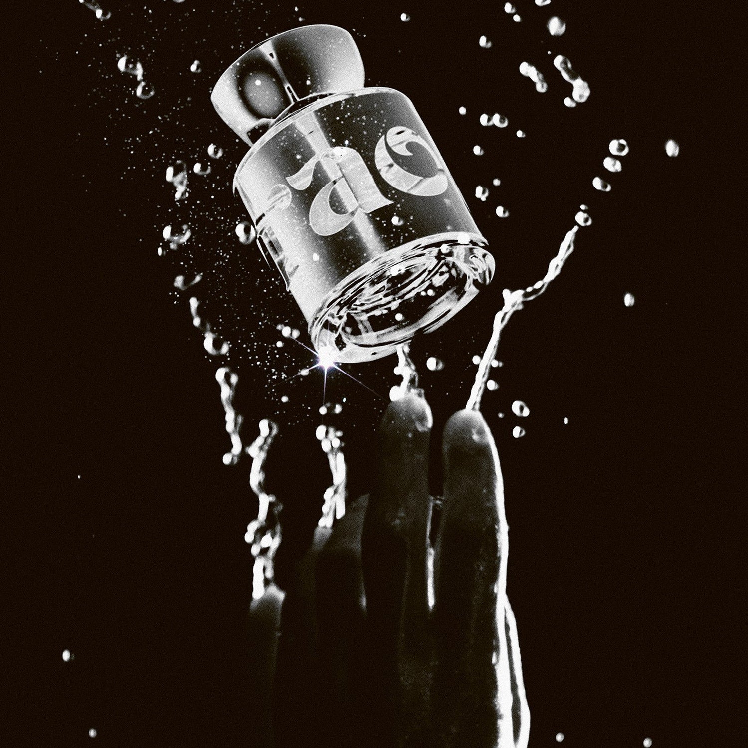 Lifestyle image of Vyrao The Sixth Eau de Parfum variant: 1.69 fl oz