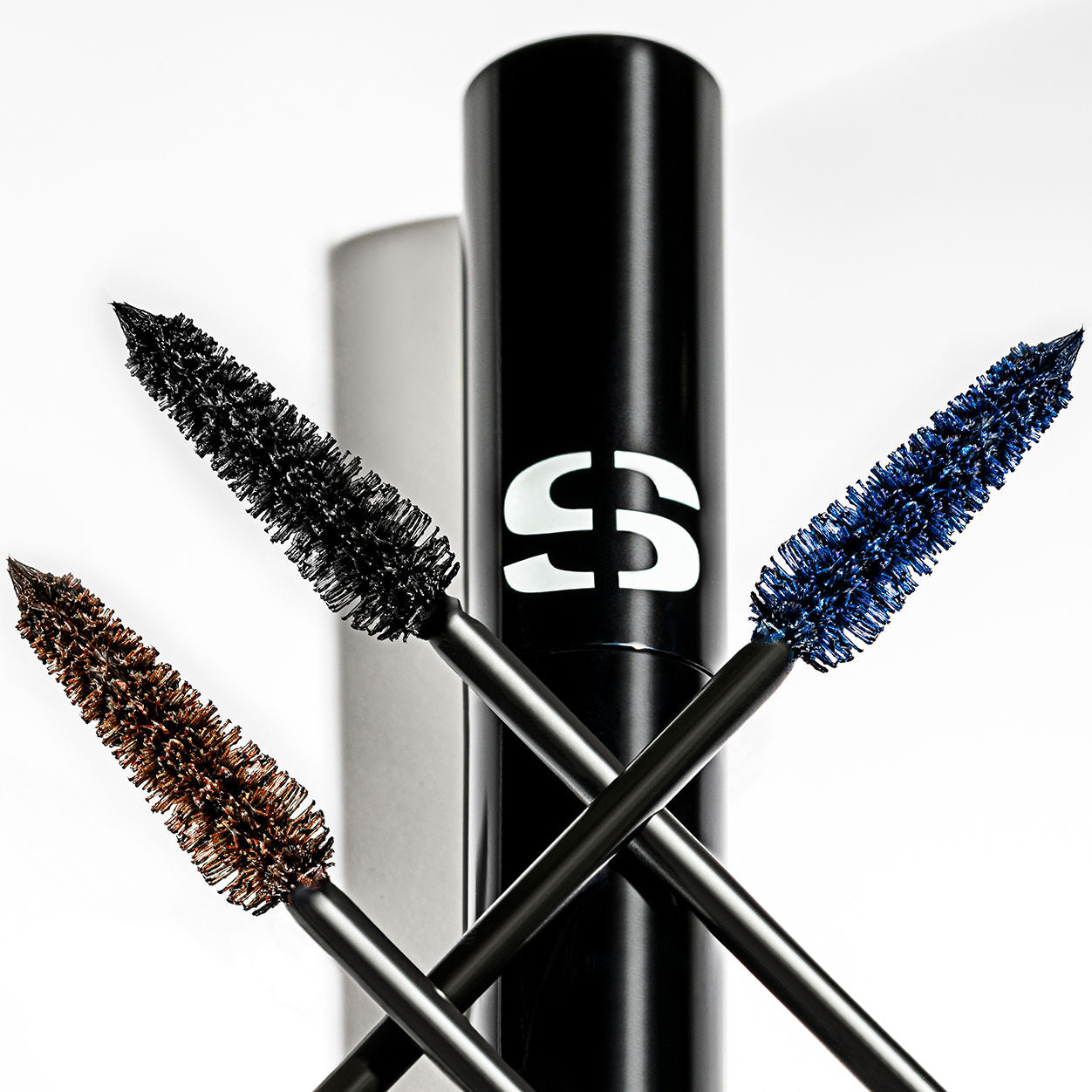 Lifestyle image of variant: 1 Deep Black