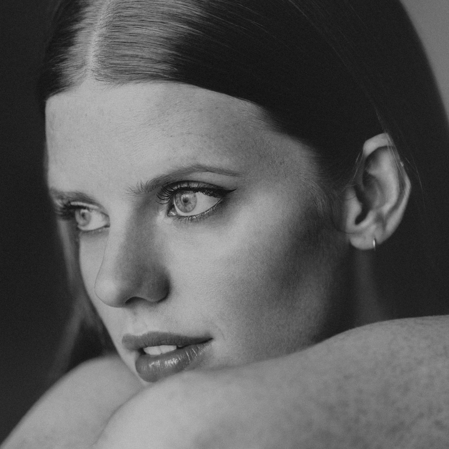 Model image of Sisley Paris 1 Deep Black variant: 1 Deep Black