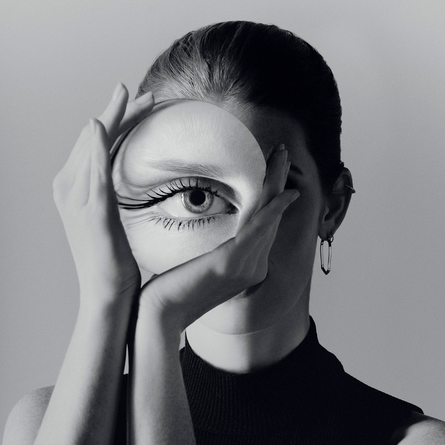 Model image of Sisley Paris 1 Deep Black variant: 1 Deep Black