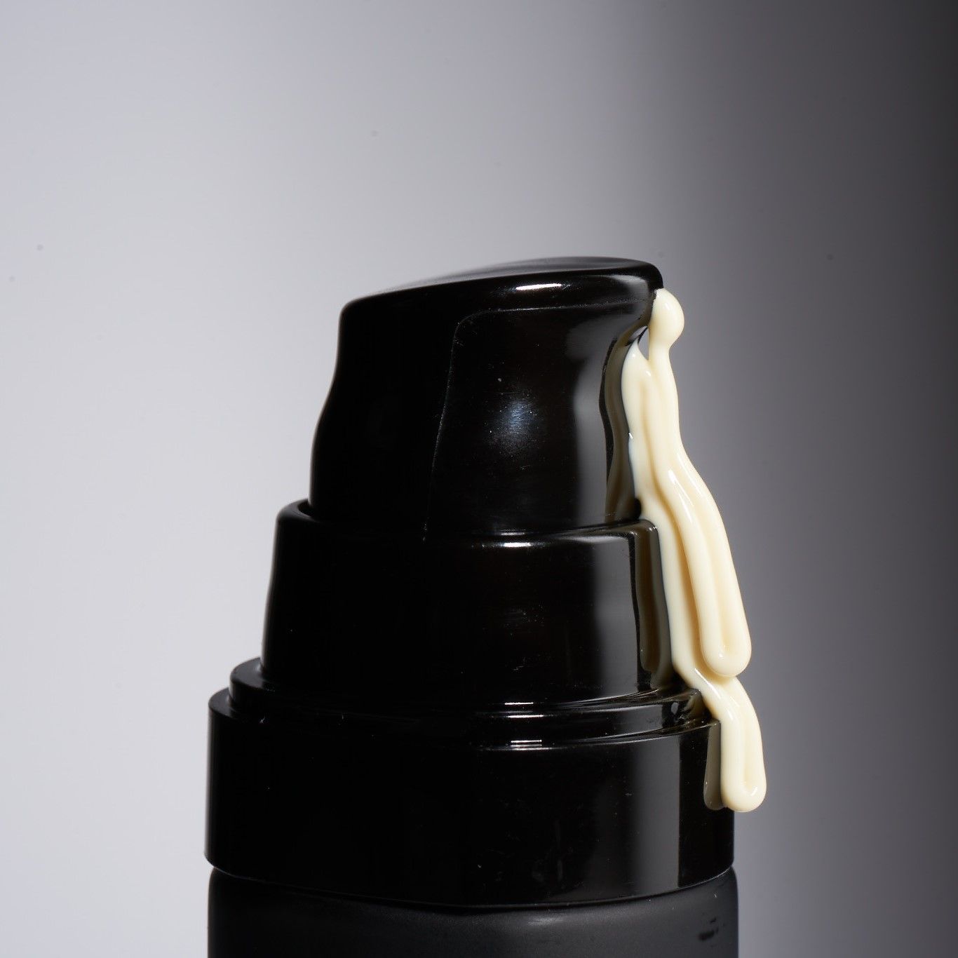 Lifestyle image of Retrouvé Dynamic Nourishing Face Cream variant: 1 oz