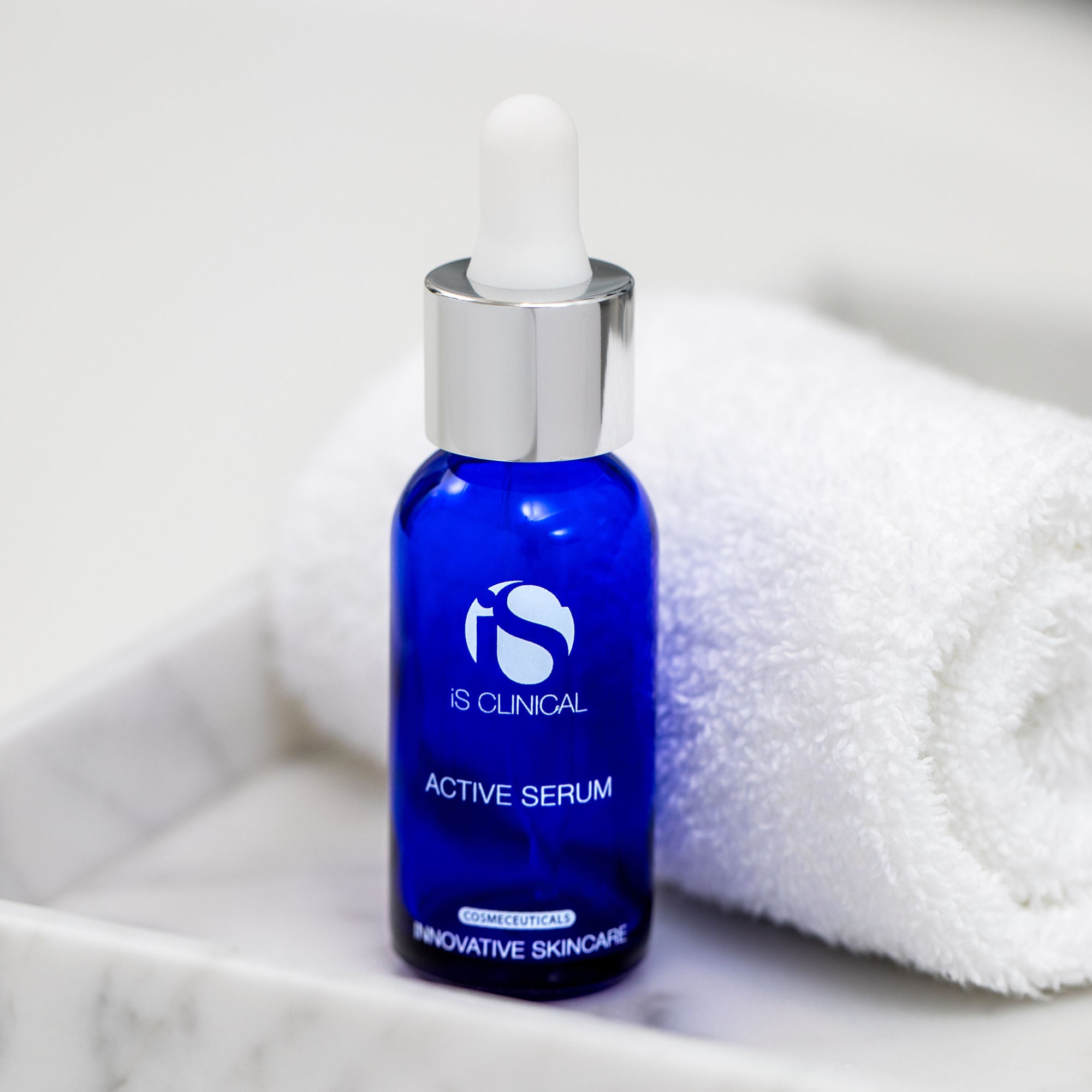 Lifestyle image of IS Clinical 1 fl oz variant: 1 fl oz