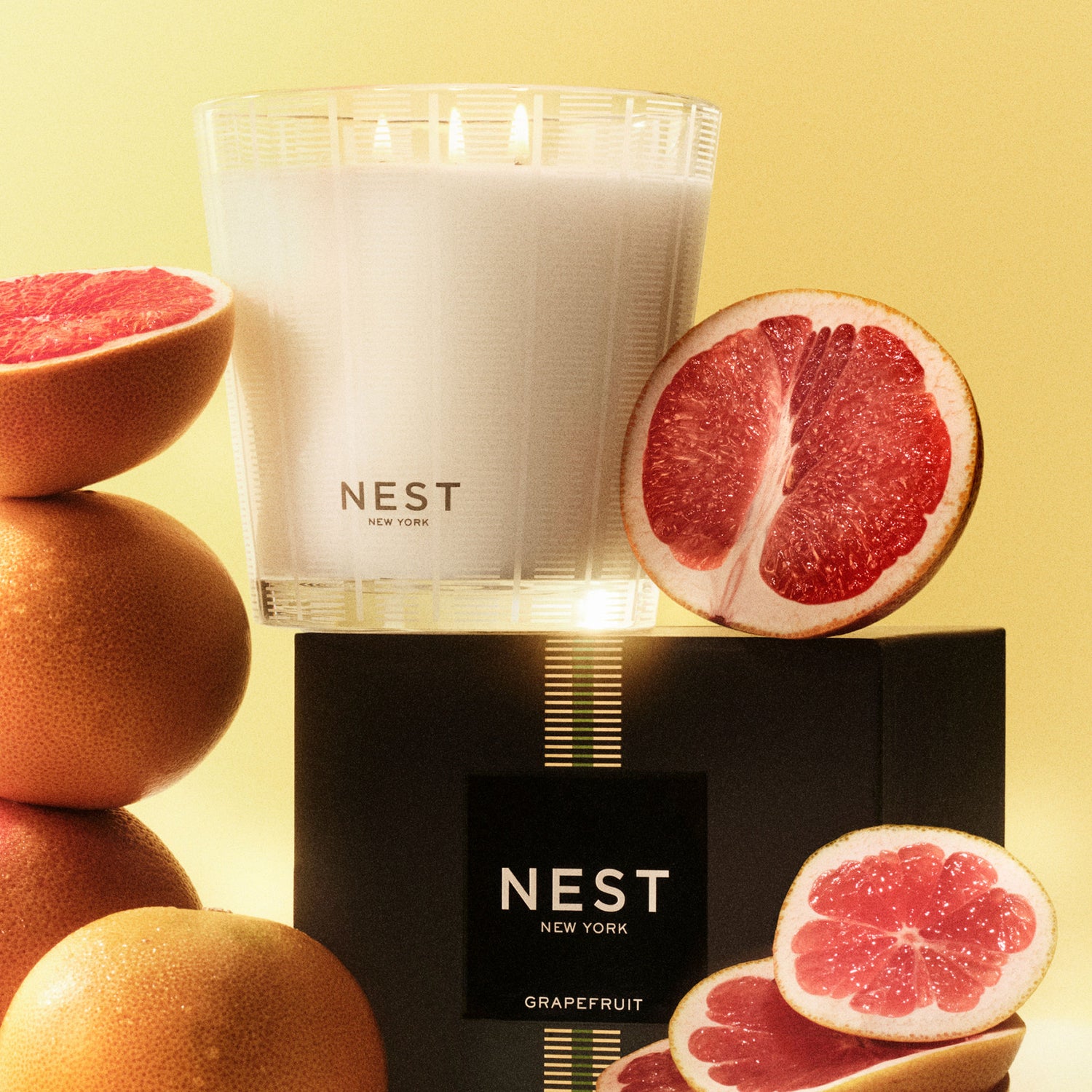 Lifestyle image of variant: 21.1 oz (3-Wick)