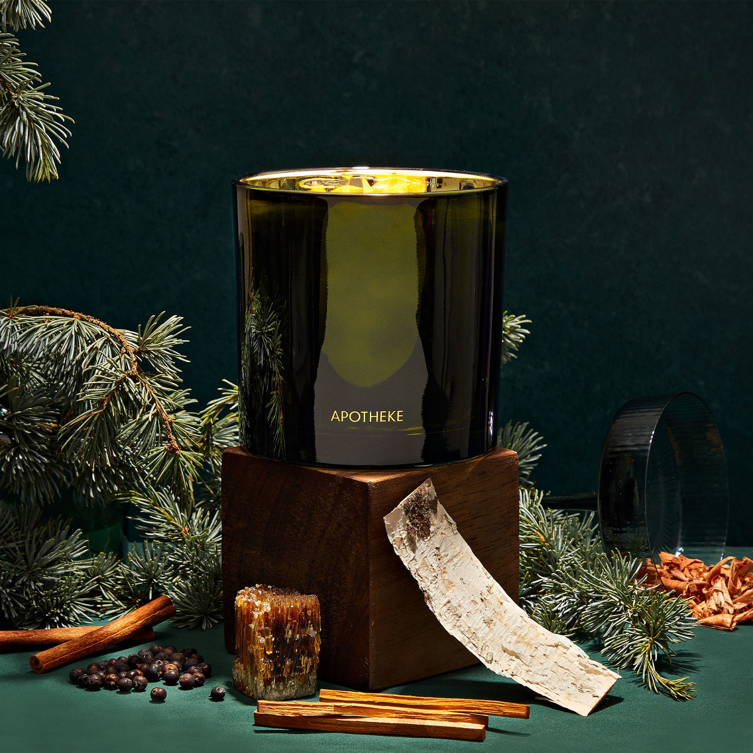 Model image of variant: 26 oz (3-Wick)