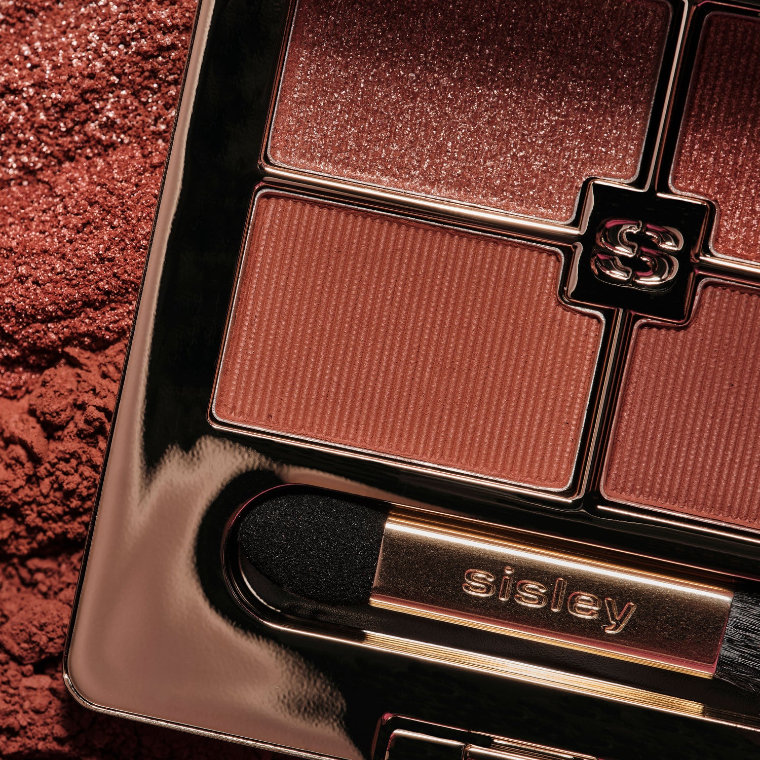 Lifestyle image of Sisley Paris Phyto-Eye Palette variant: 2 Bois de Rose