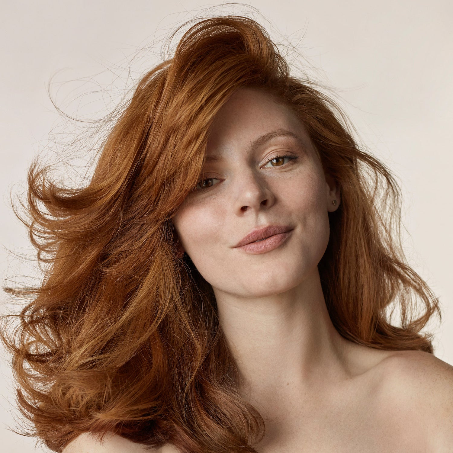 Model image of Virtue Smooth Shampoo variant: 2 oz