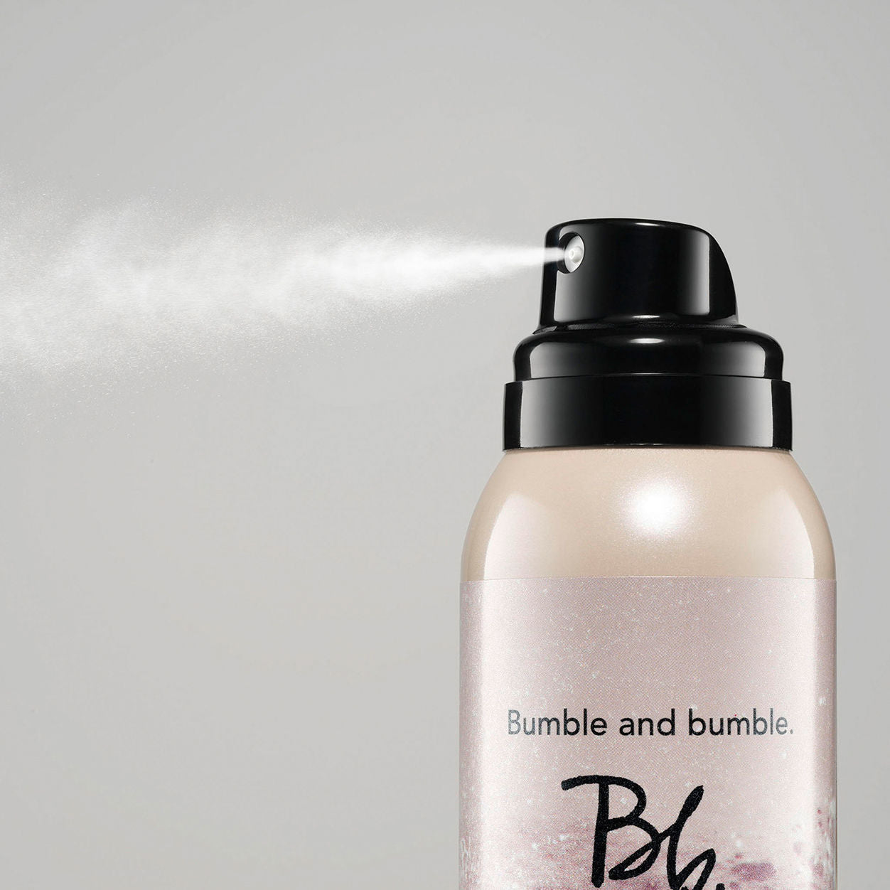 Lifestyle image of Bumble and Bumble Prêt-à-Powder Très Invisible Nourishing Dry Shampoo variant: 3.1 oz