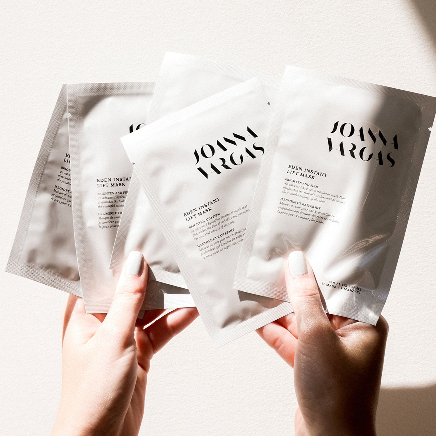 Joanna Vargas Eden Instant Lift Mask Size variant: 5 Treatments lifestyle image .