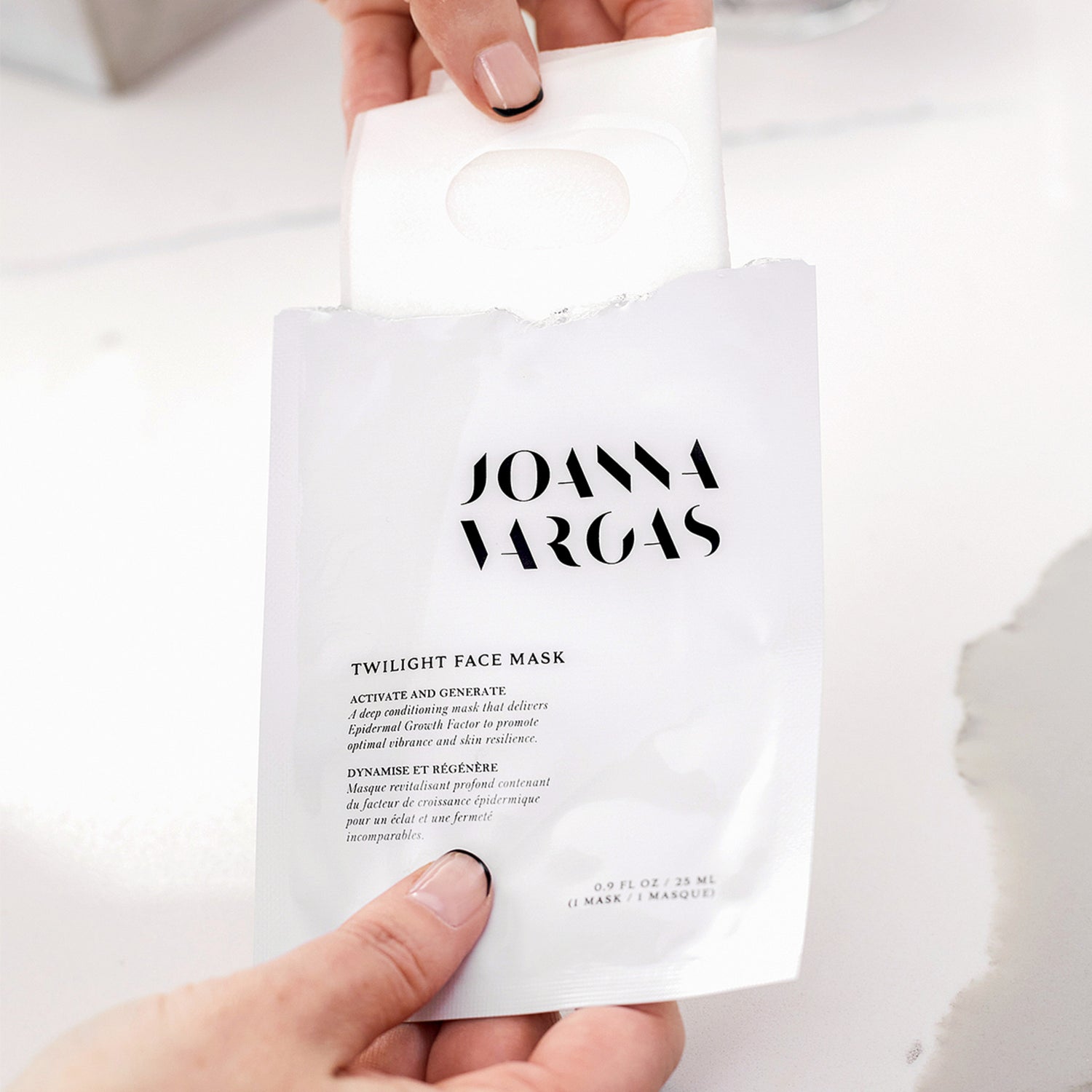 Joanna Vargas Twilight Sheet Mask Size variant: 5 Treatments lifestyle image 2 .