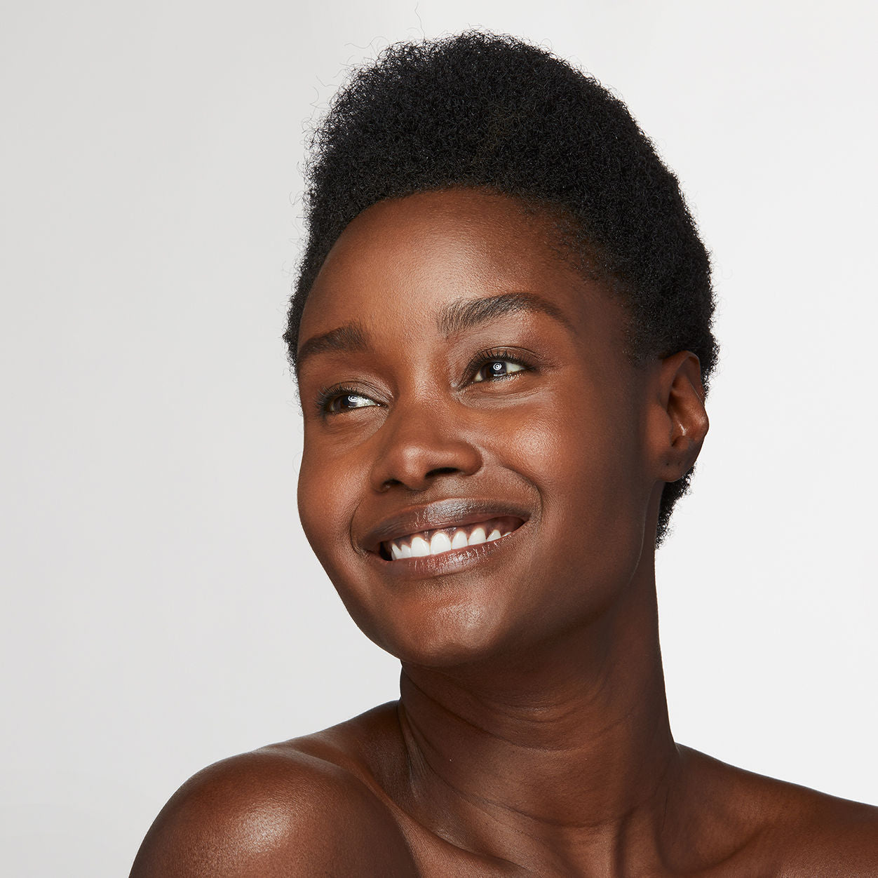 Model image of Estée Lauder Double Wear Stay-in-Place Foundation variant: 6C1 Rich Cocoa