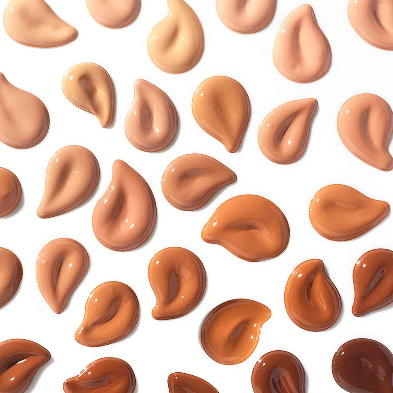 Lifestyle image of Clinique Even Better Makeup Broad Spectrum SPF 15 variant: AMBER