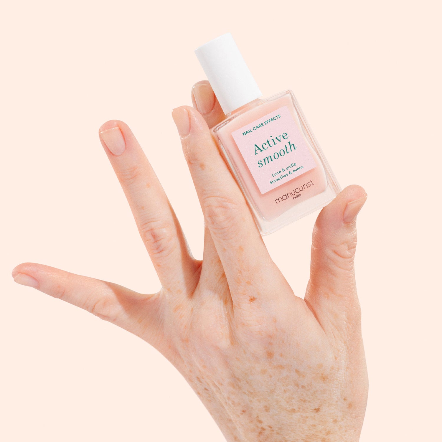 Lifestyle image of Manucurist Active smooth 00 variant: Active Smooth 00