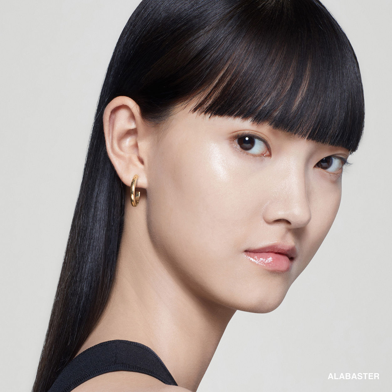 Model image of Bobbi Brown Intensive Serum Foundation SPF 40/30 variant: Alabaster