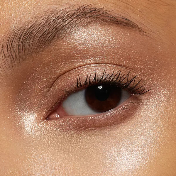 Model image of Neen Pretty Shady Pressed Pigment variant: Beam