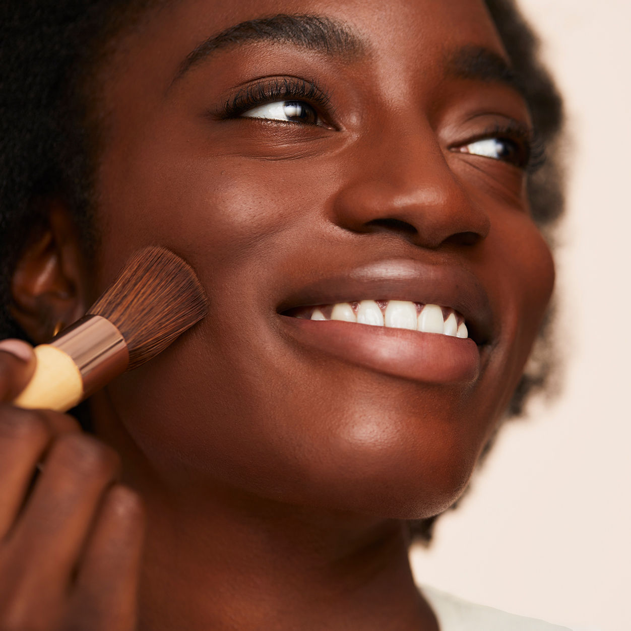 Model image of Jane Iredale PurePressed Base Mineral Foundation Refill SPF 20/15 variant: Bittersweet SPF 15