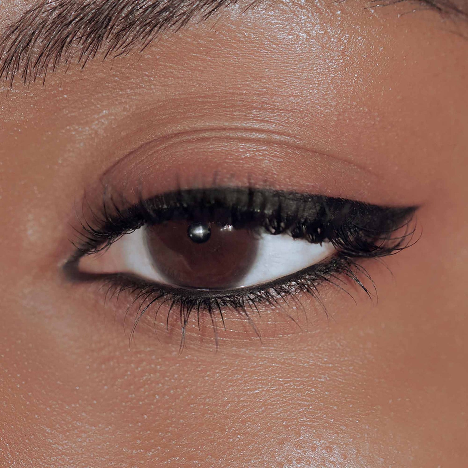 Model image of Victoria Beckham Beauty Satin Kajal Liner variant: Black