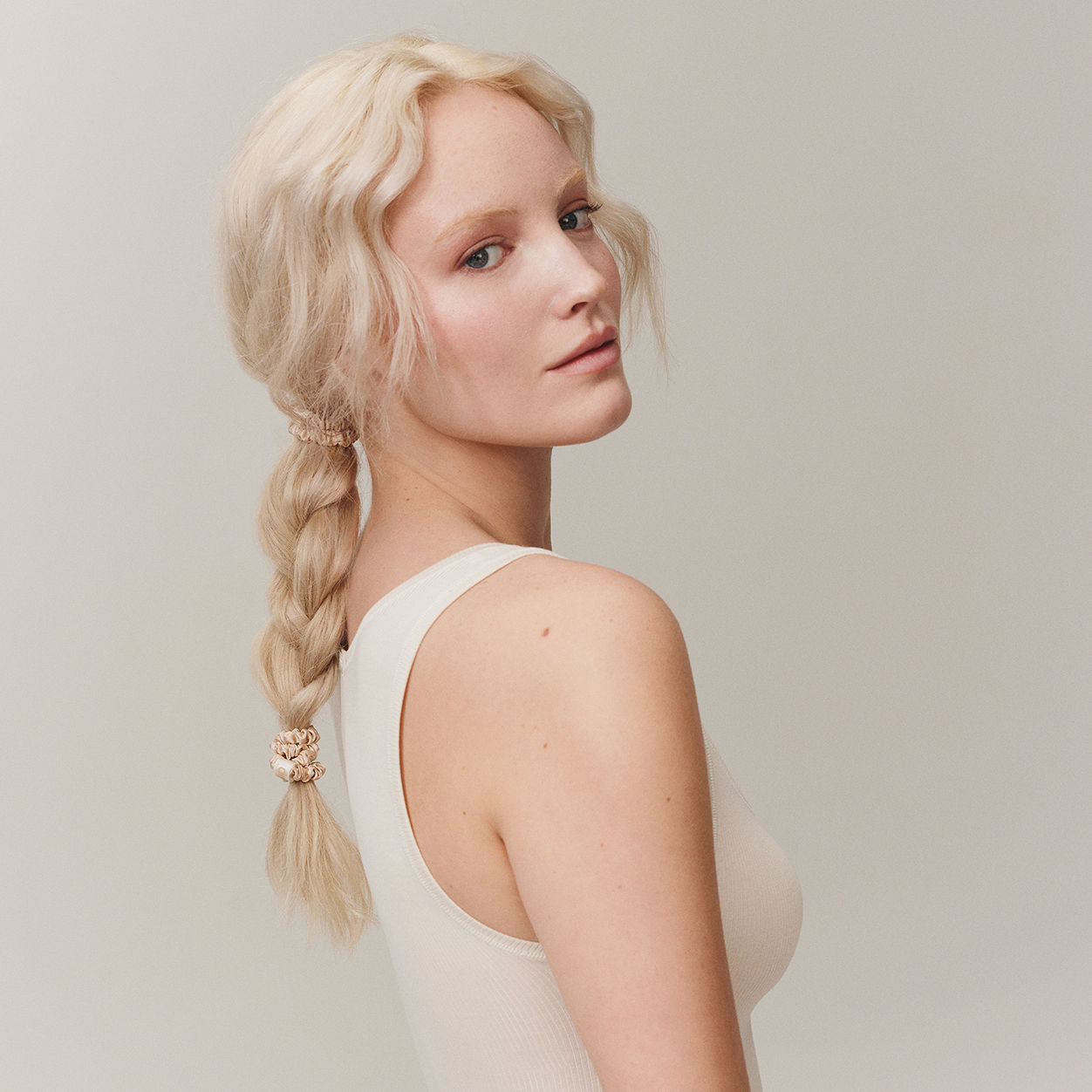 Model image of Slip Skinny Scrunchies variant: Blonde