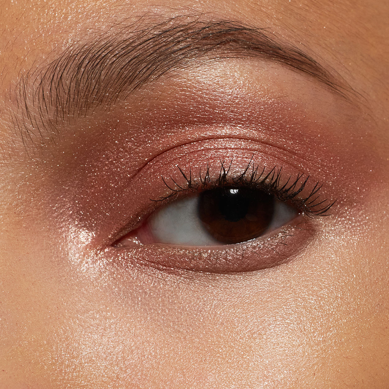 Model image of Neen Pretty Shady Pressed Pigment variant: Blur