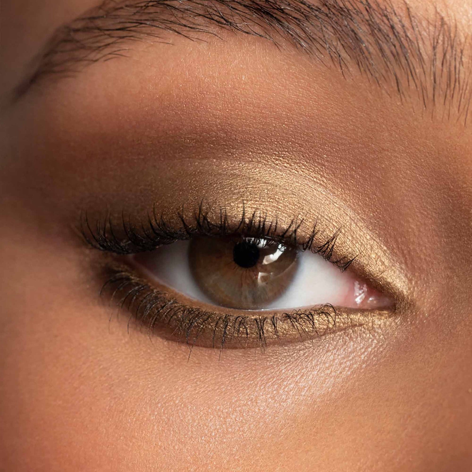 Model image of Victoria Beckham Beauty Satin Kajal Liner variant: Bronze