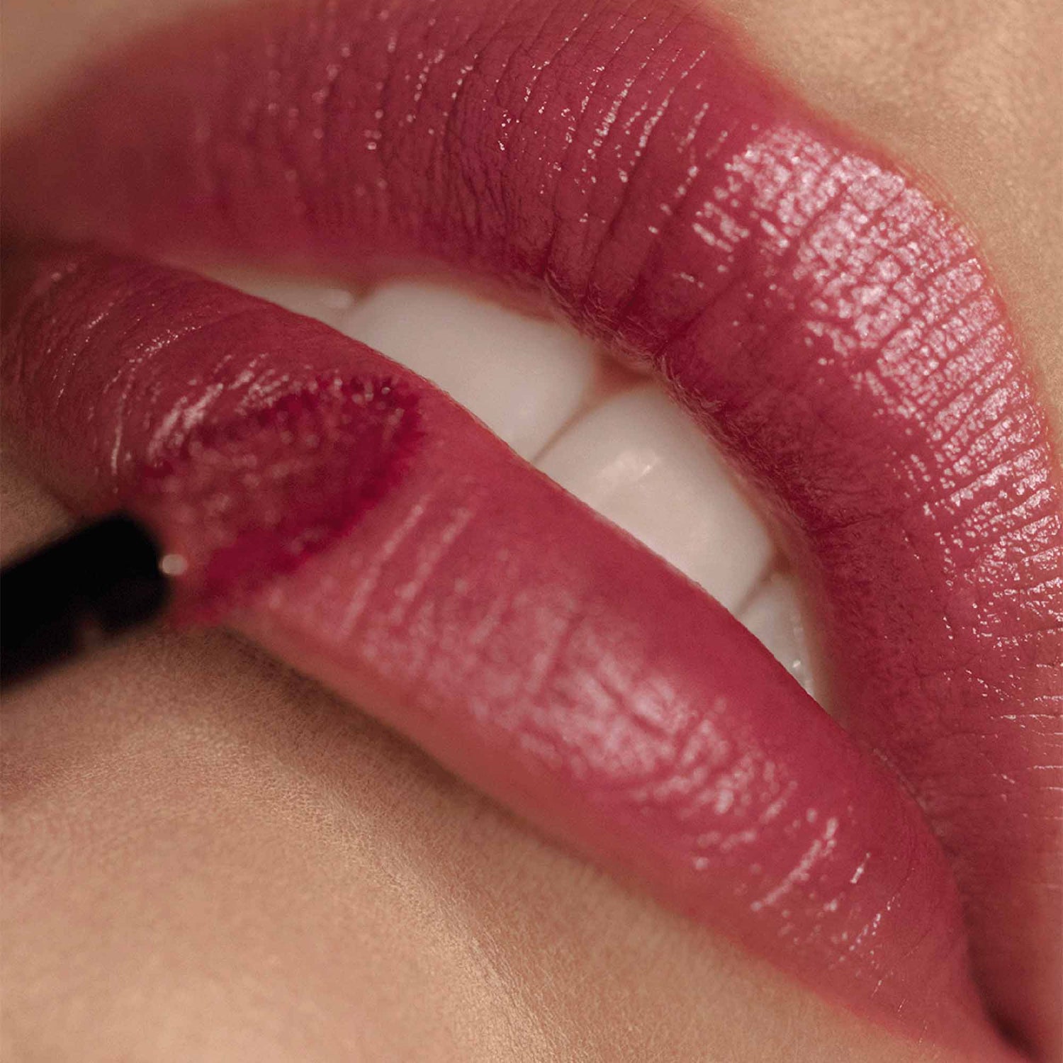 Model image of Victoria Beckham Beauty Bitten Lip Tint variant: Chérie