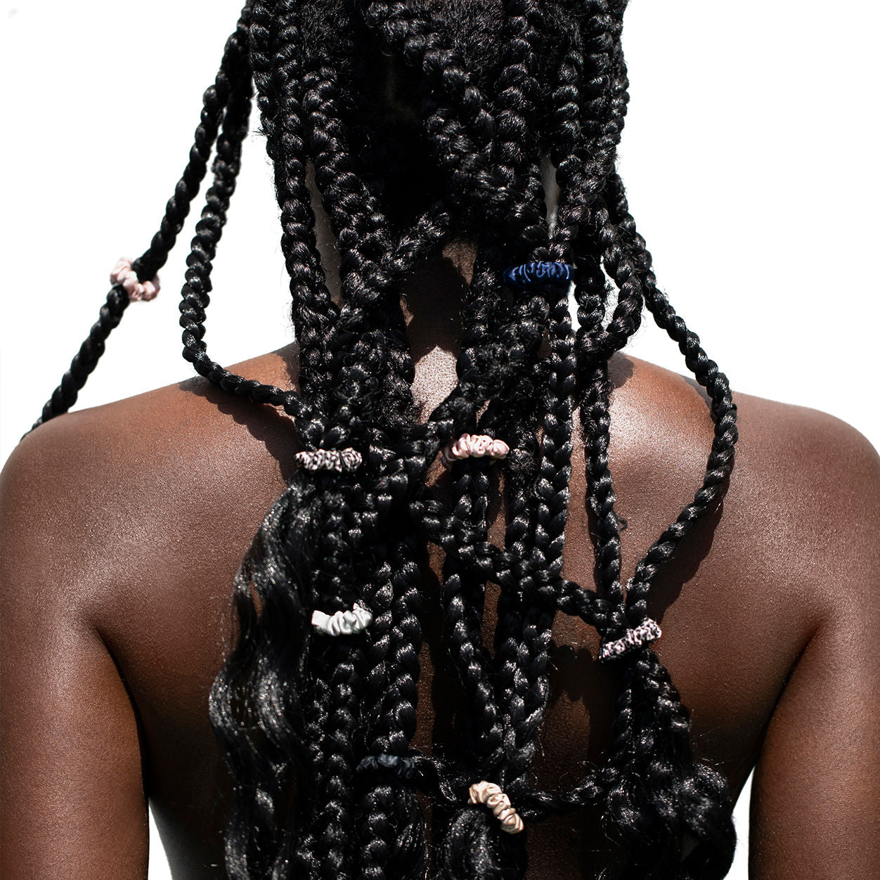 Model image of Slip Pure Silk Minnie Scrunchies variant: Classic