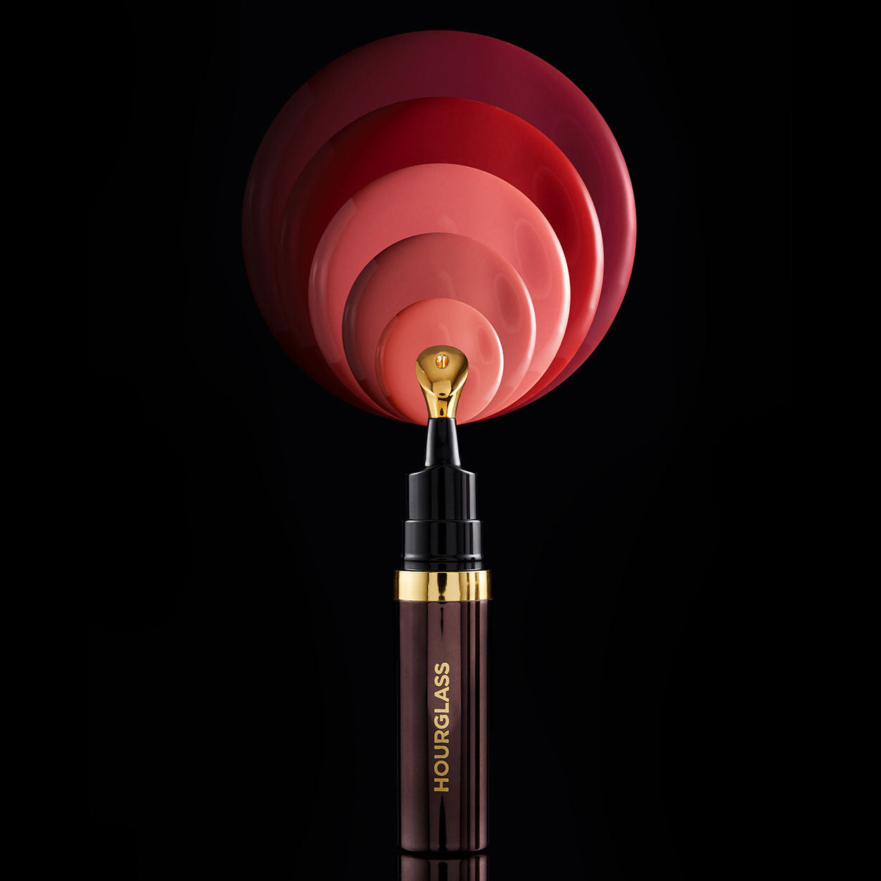Lifestyle image of Hourglass No. 28 Lip Treatment Oil variant: Clear