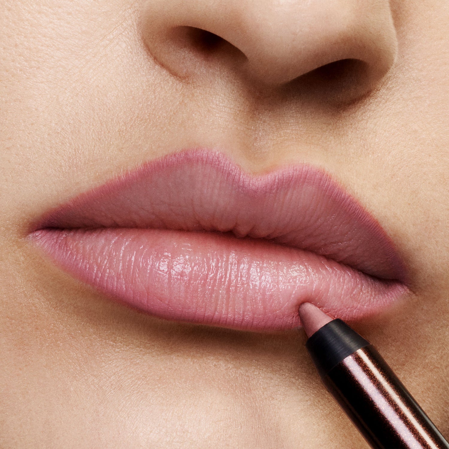 Model image of Tom Ford Runway Lip Liner Pencil in Matte variant: Close-up