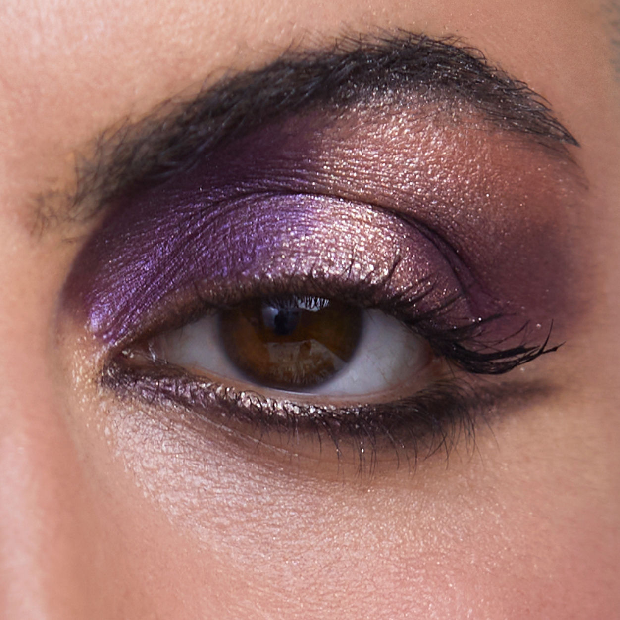 Model image of Neen Pretty Shady Pressed Pigment Trio variant: Cloud