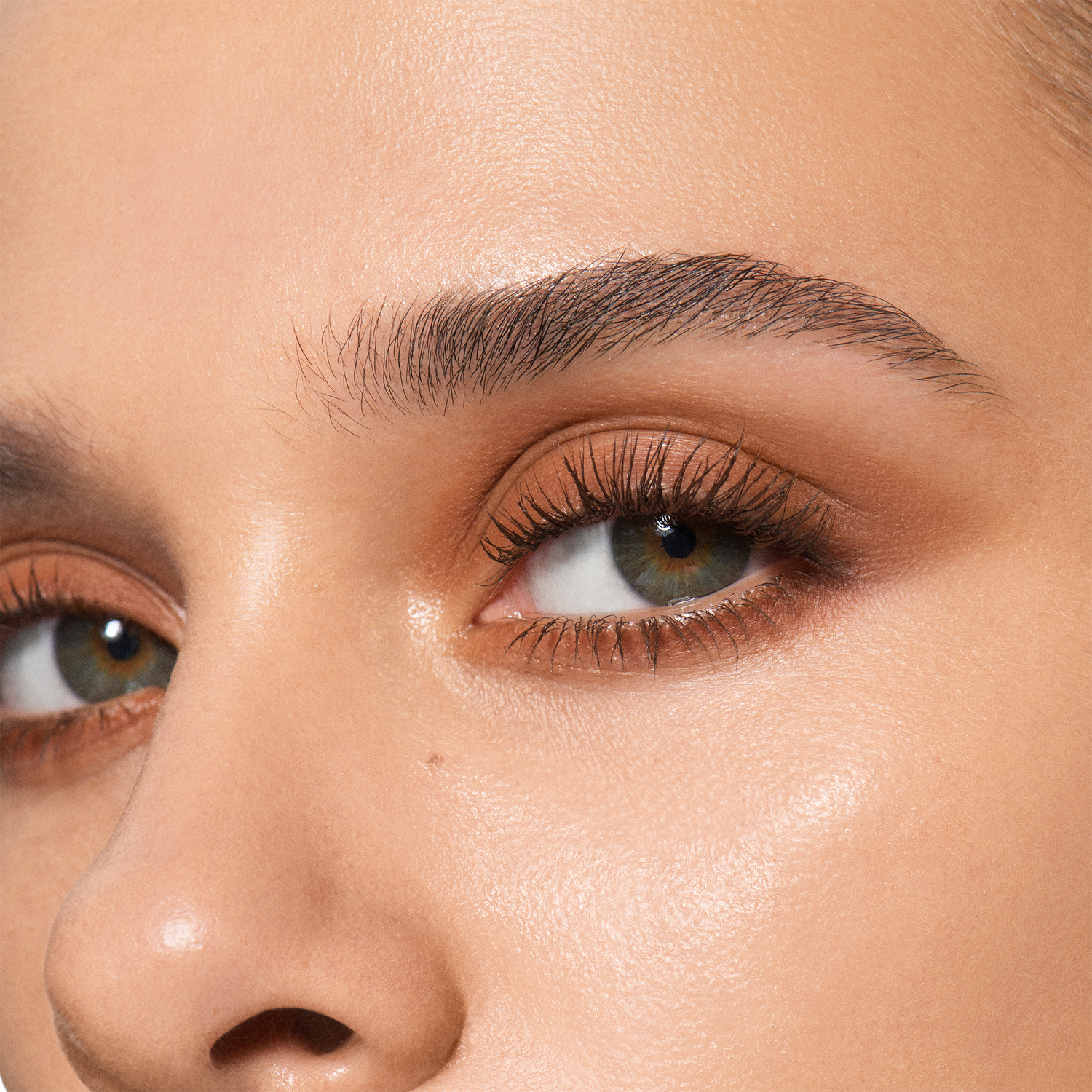 Model image of Victoria Beckham Beauty Eye Wardrobe variant: Cocoa