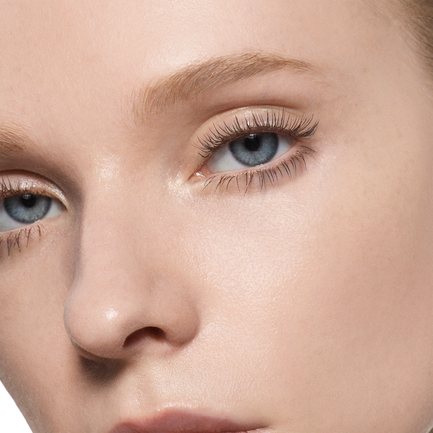 Model image of Victoria Beckham Beauty Future Lash Mascara variant: Cocoa