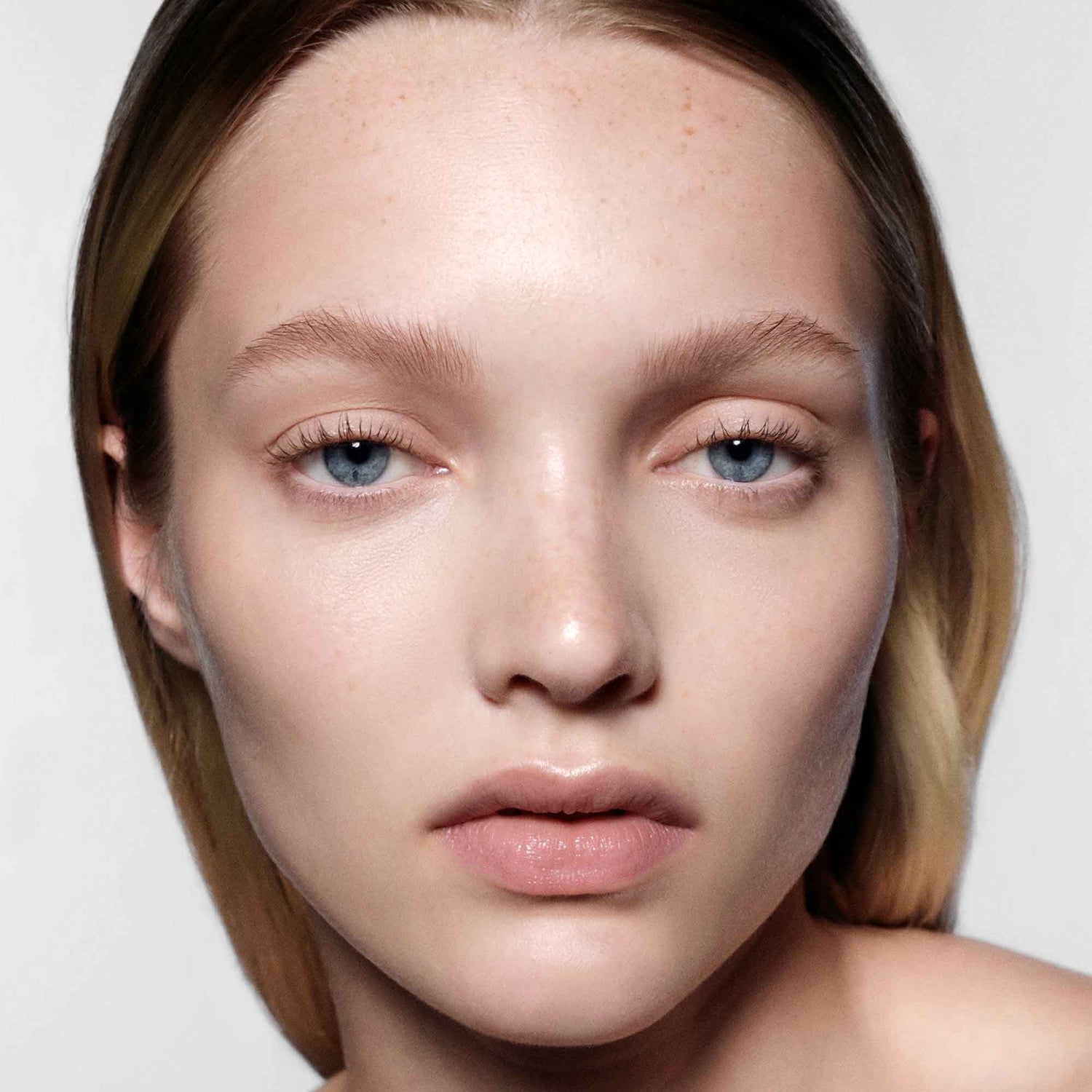 Model image of Victoria Beckham Beauty FeatherFix variant: Crystal Clear