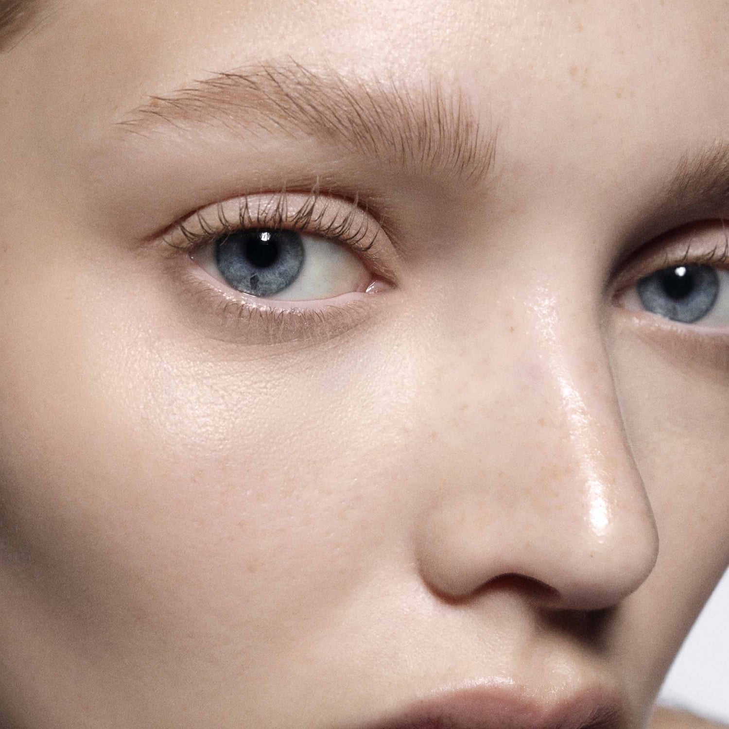 Model image of Victoria Beckham Beauty FeatherFix variant: Crystal Clear