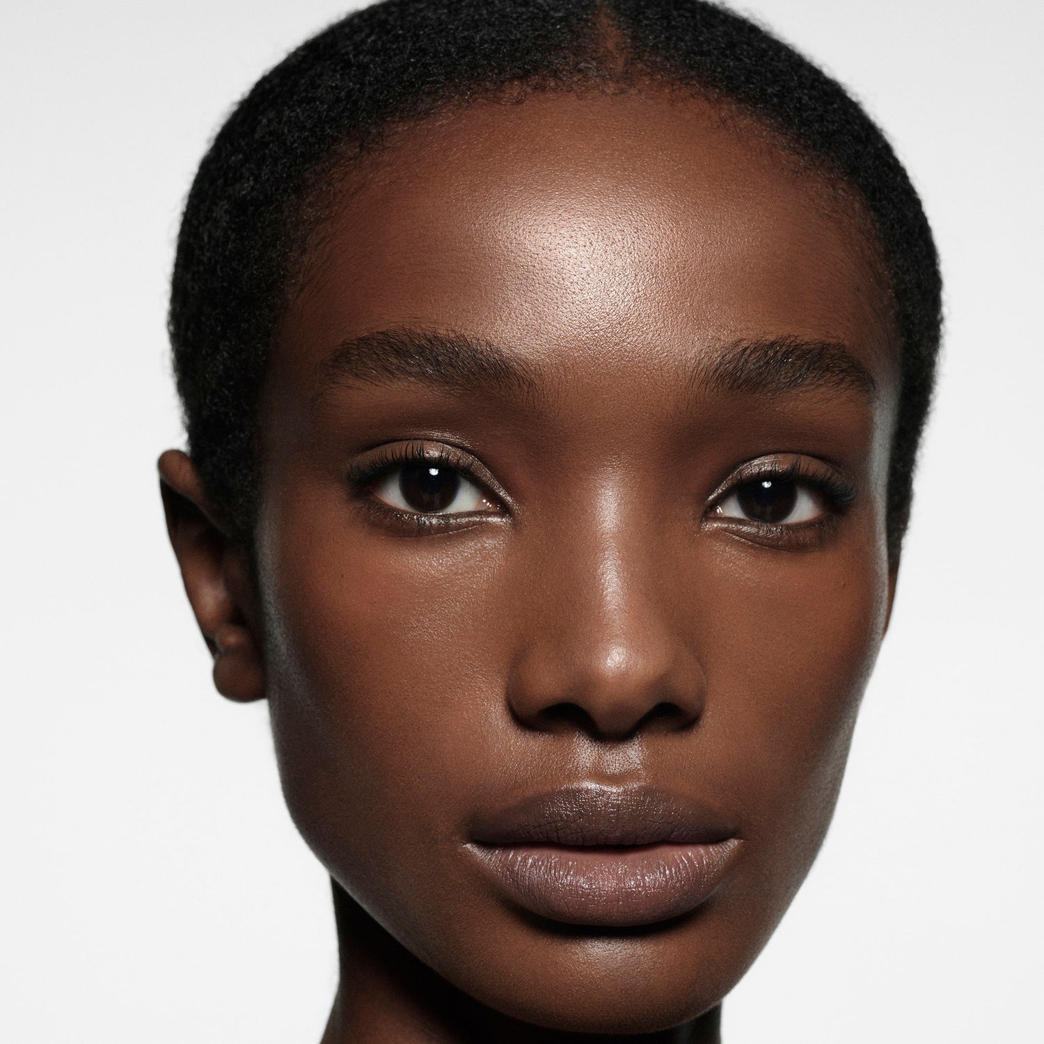 Model image of Victoria Beckham Beauty The Concealer Pen variant: DP2 - Deep 2